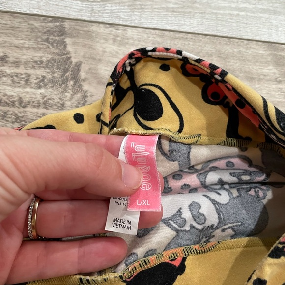 Kid’s LulaRoe Disney Minnie leggings - Picture 3 of 3
